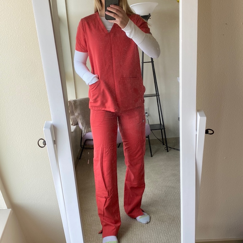 Scrub set